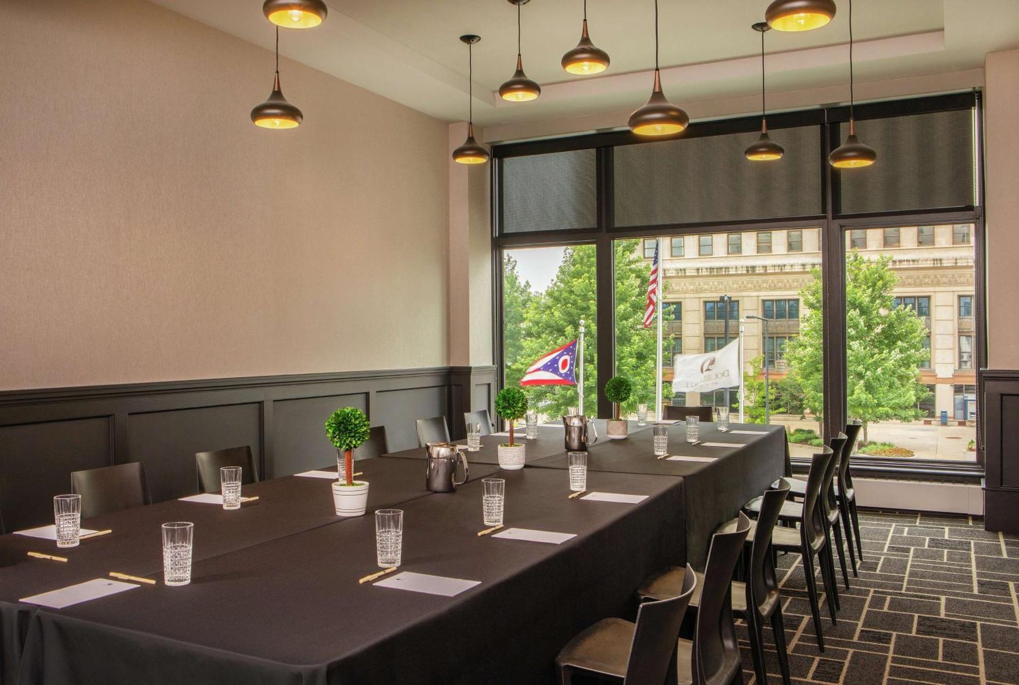 Doubletree By Hilton Downtown Hotel 4*