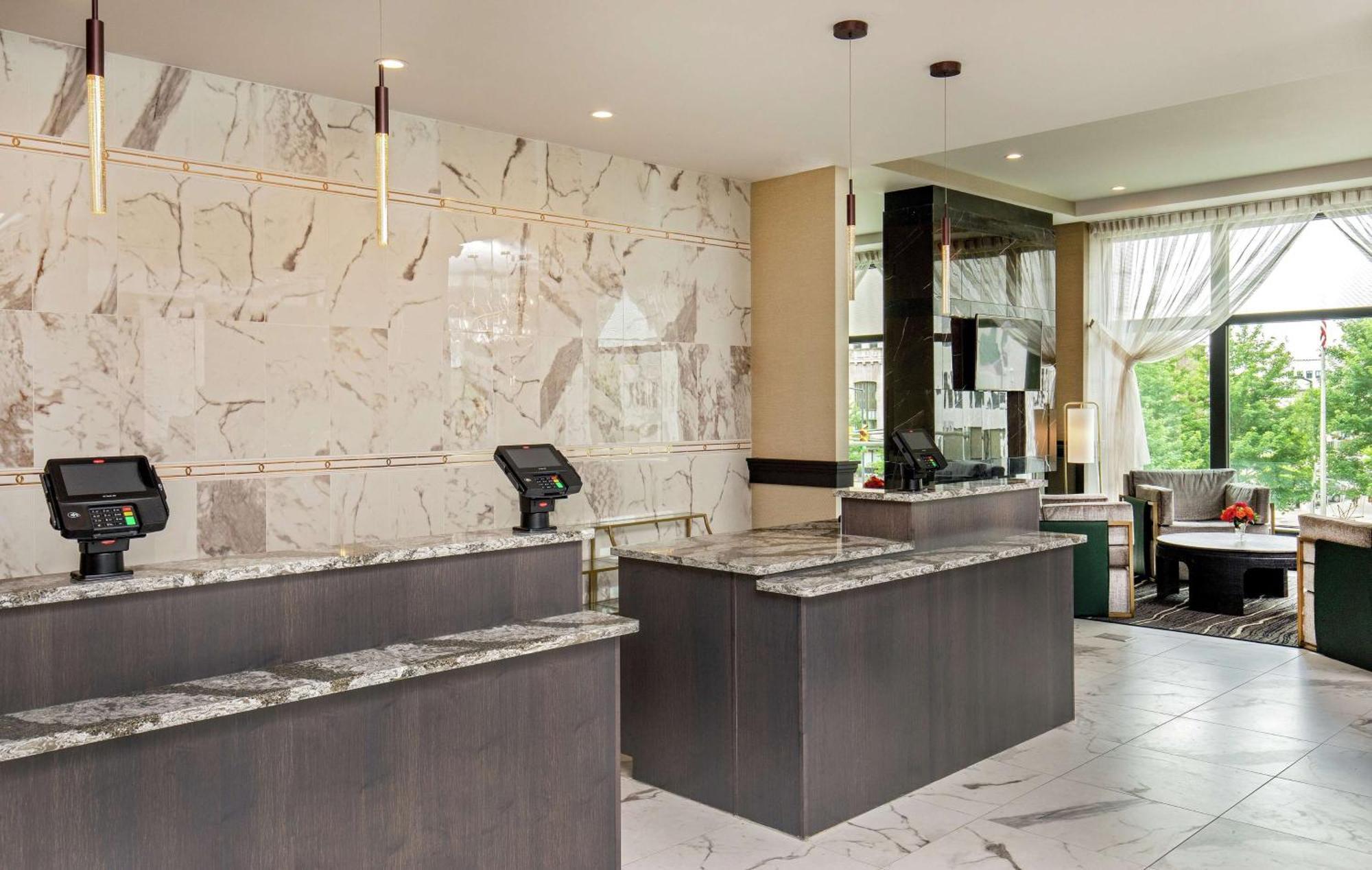 Doubletree By Hilton Downtown 4*